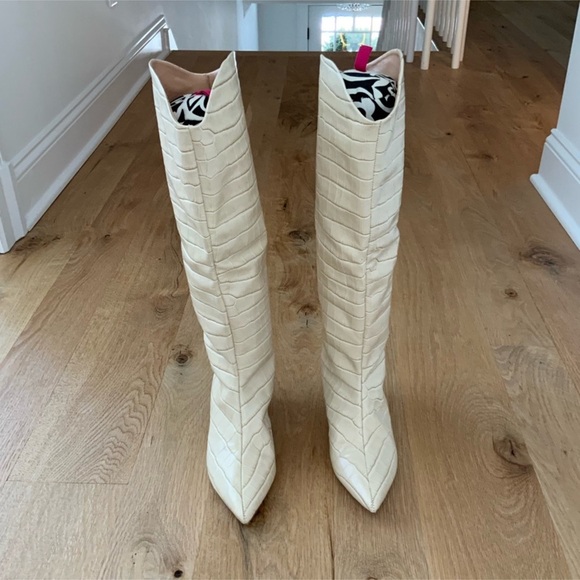 Winter shop Prices drop ❄️ Schutz Maryana Calf Boot
Color: Eggshell - Picture 5 of 10